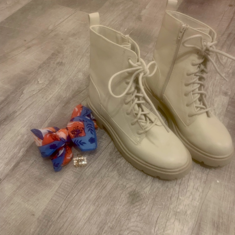 Cute combat boots 💖